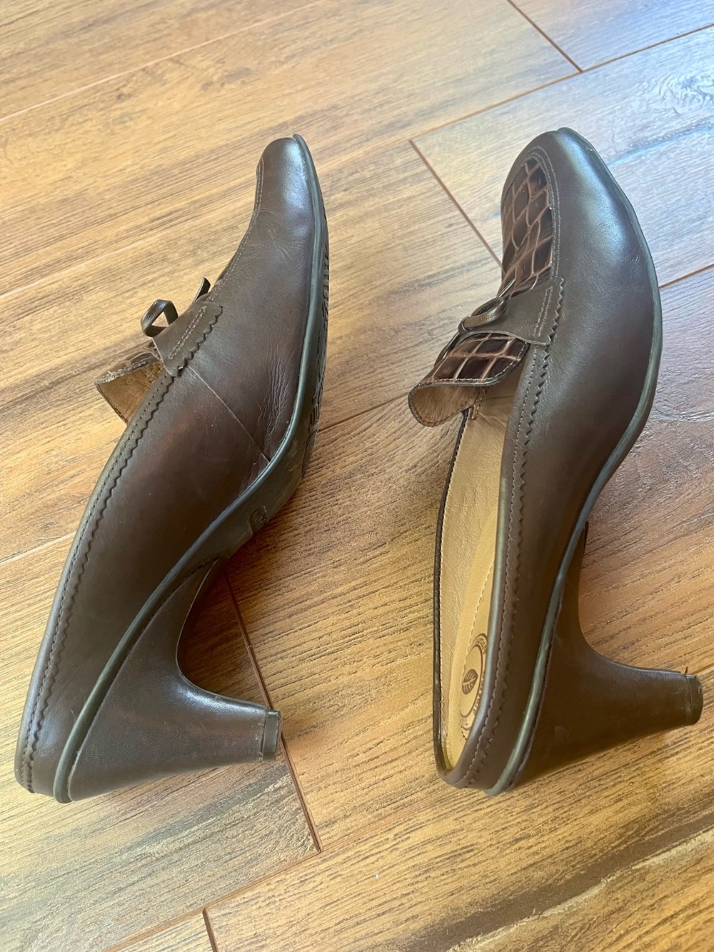 Stylish Brown Leather Heels - Picture 4 of 6